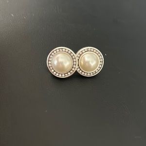 Chara Ellipse Pearl Post Earrings